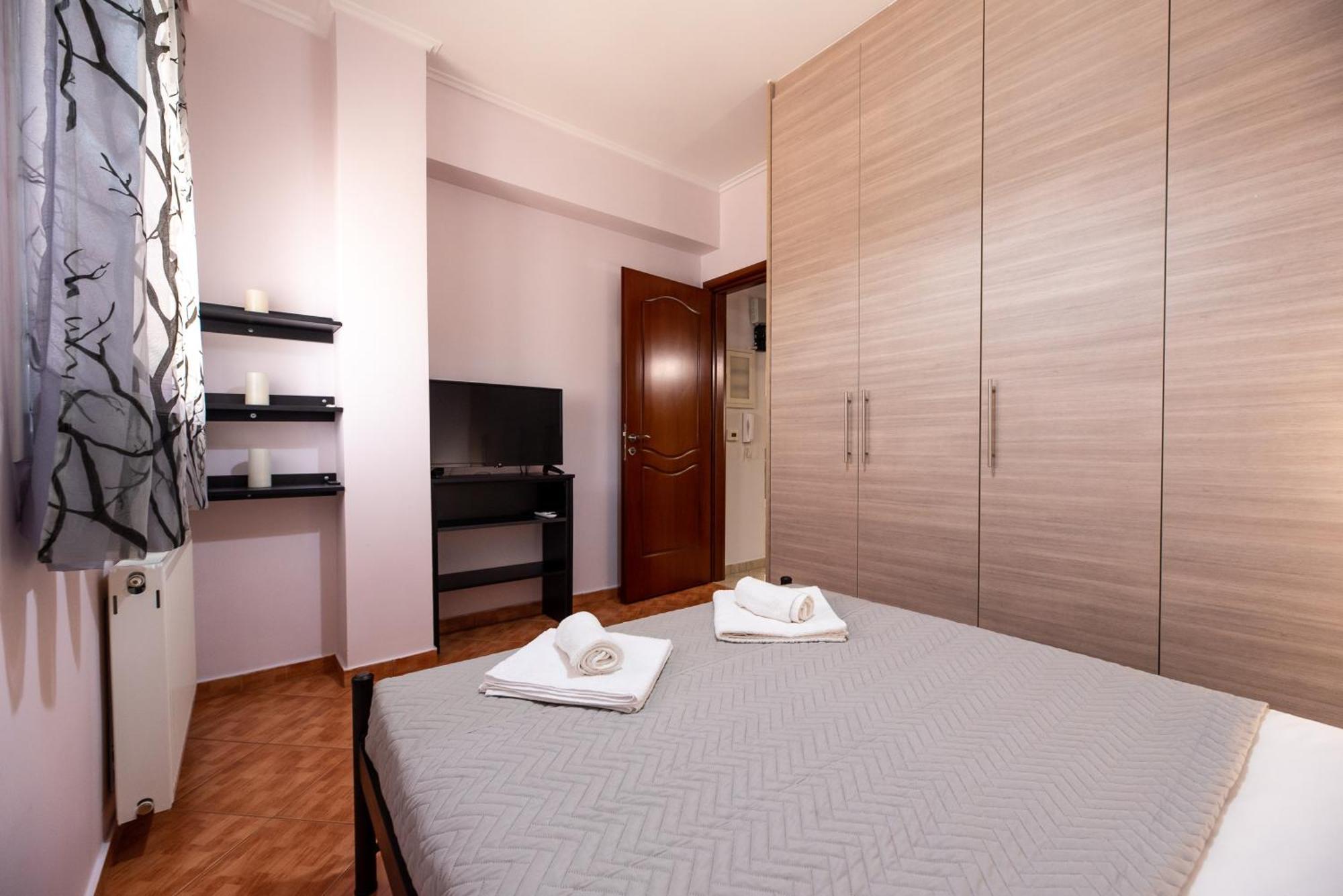 Sea And Airport Apartment Artemida  Exterior photo